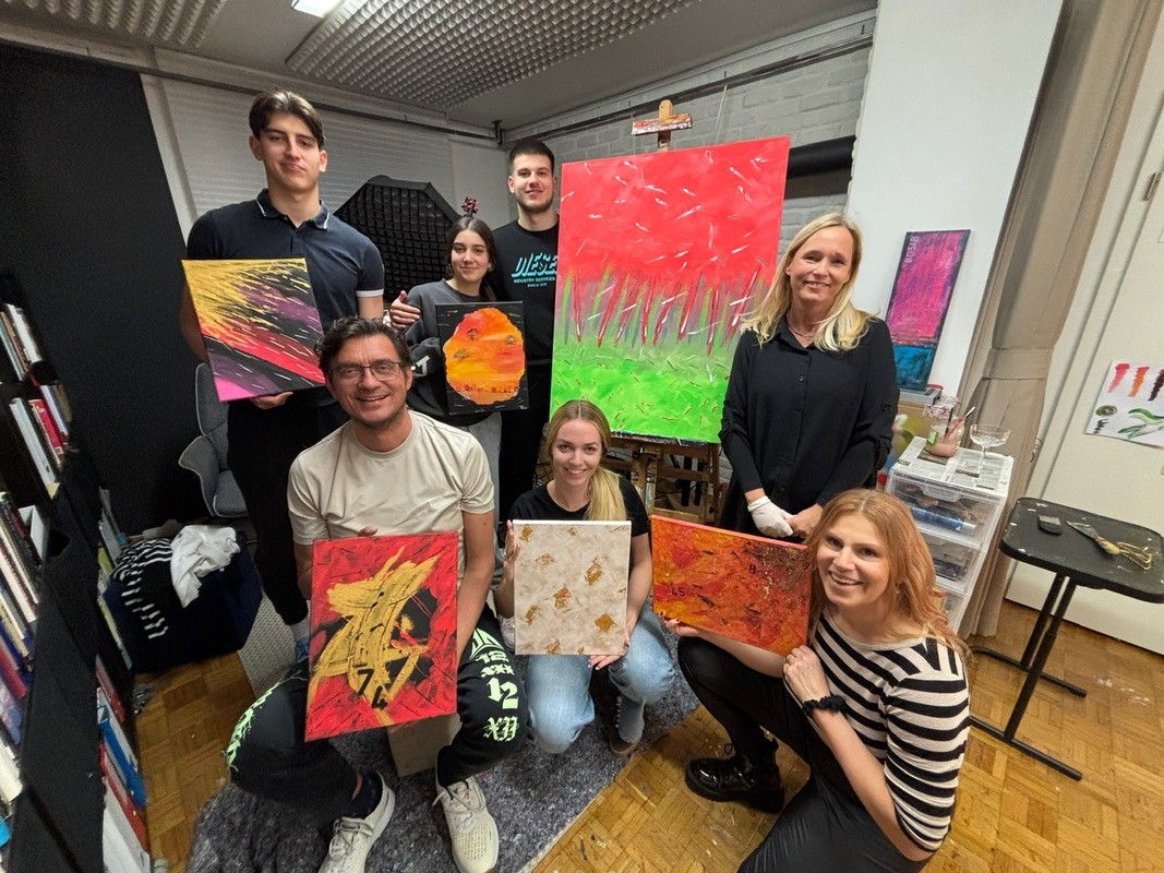 Abstraktne-slike-Annmarie-Prah/Druzinsko-slikanje--ustvarjalna-delavnicaIMG_9