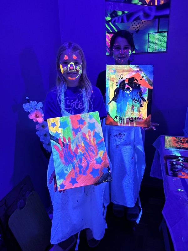 Abstraktne-slike-Annmarie-Prah/Slikanje-v-temi