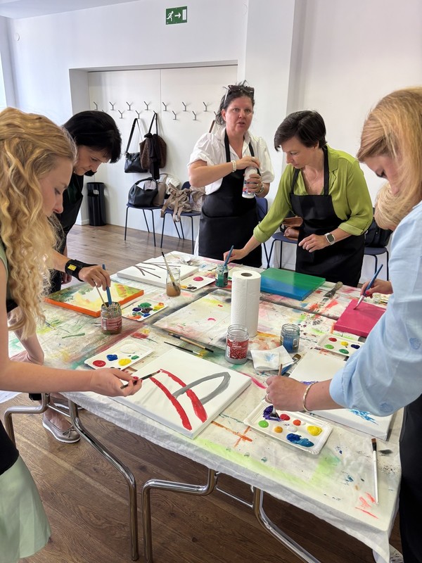 Abstraktne-slike-Annmarie-Prah/Team-building_1