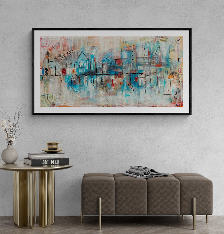 Abstraktna upodobitev ribiške vasice z odsevom, živahne modro-rdeče barve in simboli rib.