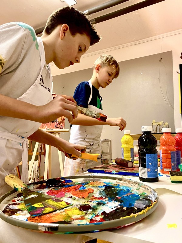 Kako otroka vzpodbujamo k abstraktnemu slikanju?